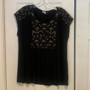 Anthropologie Akemi & Kim top with gold embroidered details